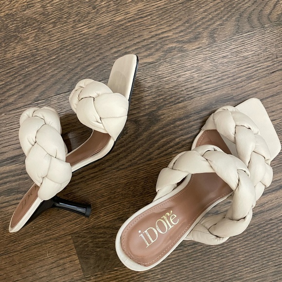 iDore Sandals - Picture 1 of 3
